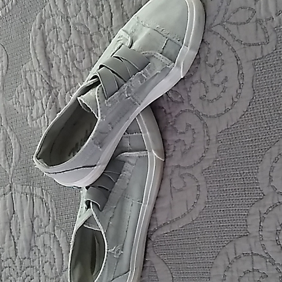 Blowfish Sneakers! - Picture 2 of 6